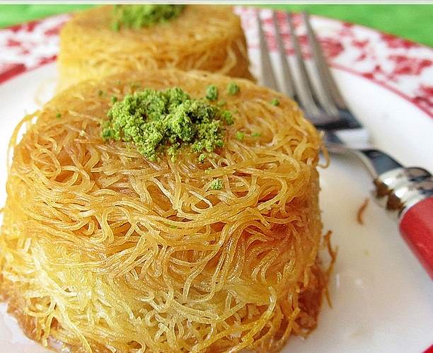 Kadaif (Kunafa Pistachio Nests) (كنافة أعشاش بالفستق) Kadaif (Kunafa Pistachio Nests) (كنافة أعشاش بالفستق)